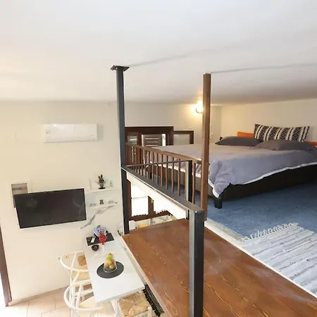 Daire Efi Cozy Loft With Courtyard In