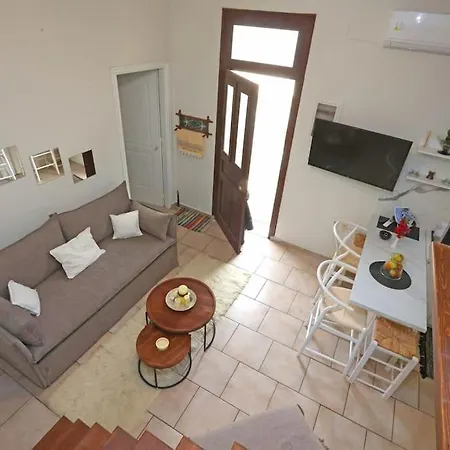 Efi Cozy Loft With Courtyard In * Ermupoli