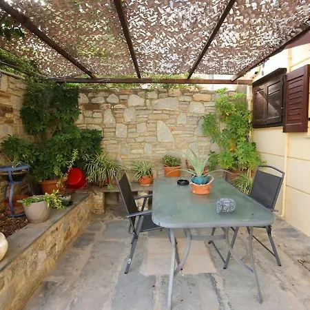 Efi Cozy Loft With Courtyard In Ermoupoli