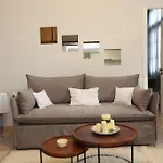 Efi Cozy Loft With Courtyard In 아파트