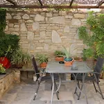 Efi Cozy Loft With Courtyard In 에르무폴리