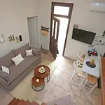 Efi Cozy Loft With Courtyard In * 에르무폴리