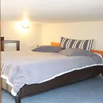 Efi Cozy Loft With Courtyard In 아파트