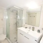 아파트 Efi Cozy Loft With Courtyard In 에르무폴리