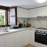 Efi Cozy Loft With Courtyard In 에르무폴리