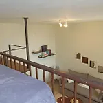 Efi Cozy Loft With Courtyard In 아파트 *