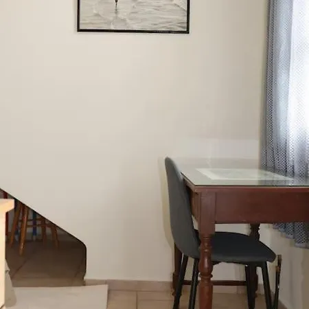 Efi Cozy Loft With Courtyard In Apartamento Hermópolis