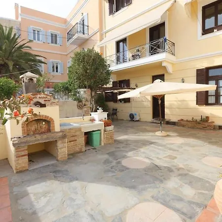 아파트 Efi Cozy Loft With Courtyard In *