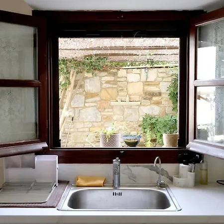 Efi Cozy Loft With Courtyard In * Ermupoli