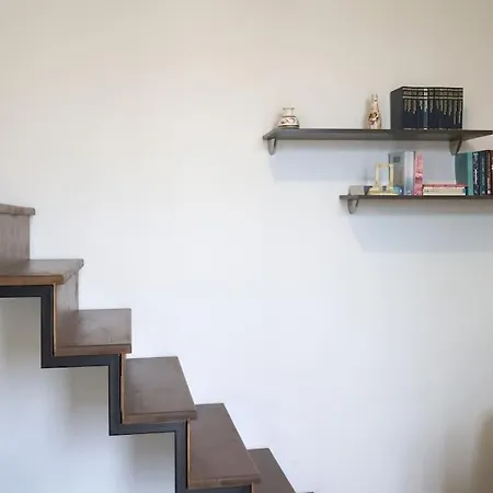 아파트 Efi Cozy Loft With Courtyard In