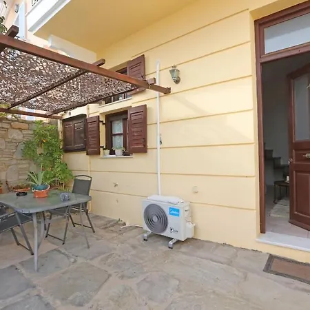 아파트 Efi Cozy Loft With Courtyard In *