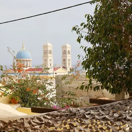 Efi Cozy Loft With Courtyard In Apartament Ermupoli