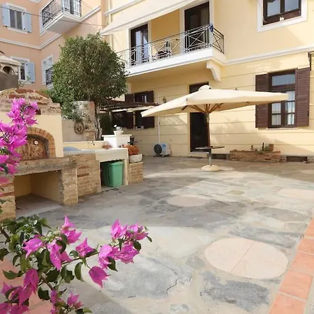 Efi Cozy Loft With Courtyard In 아파트 에르무폴리