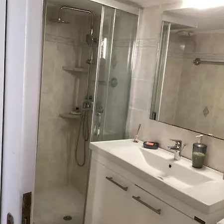 Efi Cozy Loft With Courtyard In Apartament Ermupoli