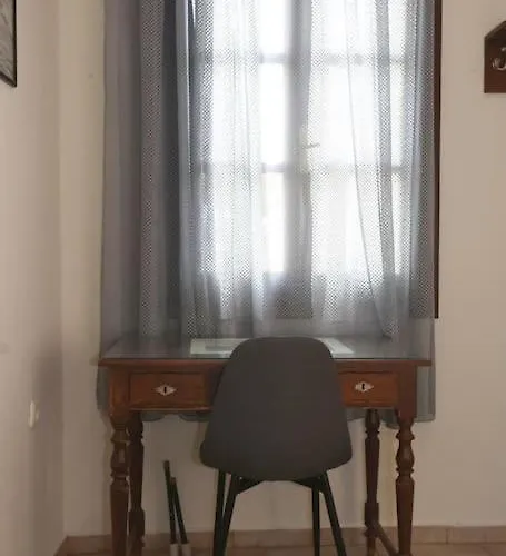 Efi Cozy Loft With Courtyard In דירה ארמופוליס