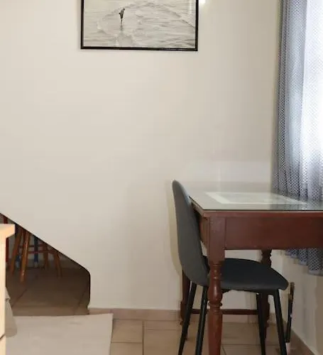 Efi Cozy Loft With Courtyard In 아파트 에르무폴리