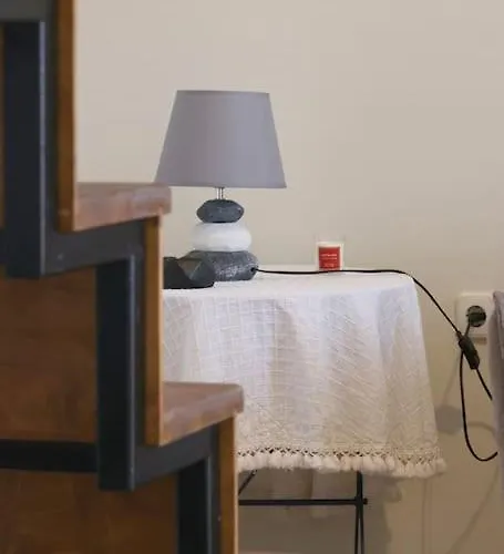 Efi Cozy Loft With Courtyard In 아파트 *