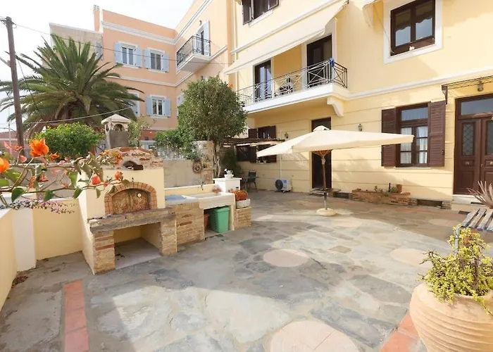 דירה Efi Cozy Loft With Courtyard In *