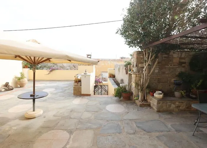 Efi Cozy Loft With Courtyard In דירה *