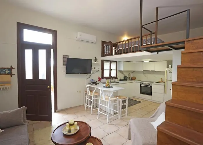 Efi Cozy Loft With Courtyard In דירה ארמופוליס