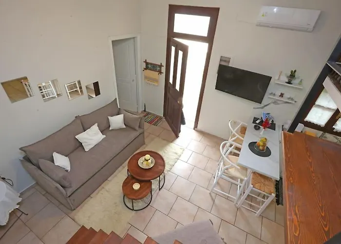 Efi Cozy Loft With Courtyard In * ארמופוליס