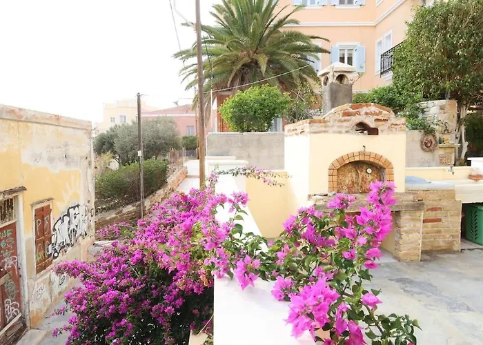 Efi Cozy Loft With Courtyard In דירה ארמופוליס