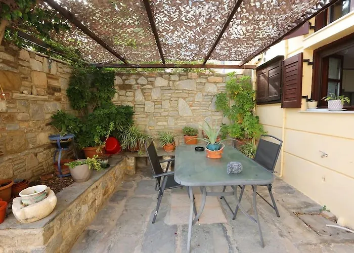 Efi Cozy Loft With Courtyard In ארמופוליס