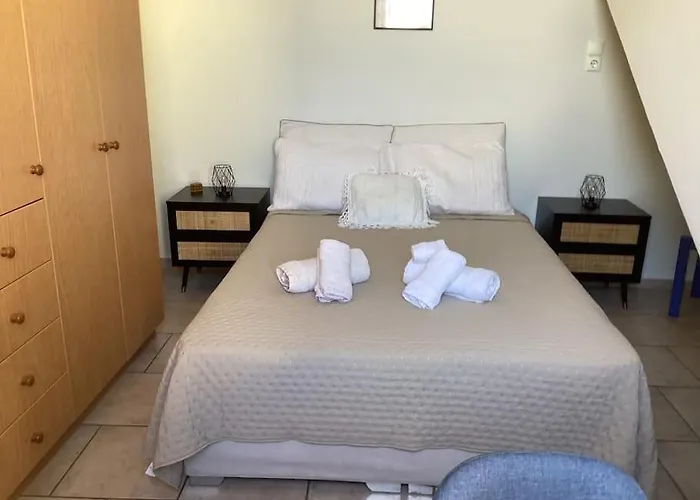 Efi Cozy Loft With Courtyard In דירה