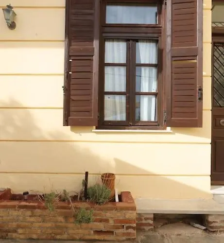 Efi Cozy Loft With Courtyard In דירה *