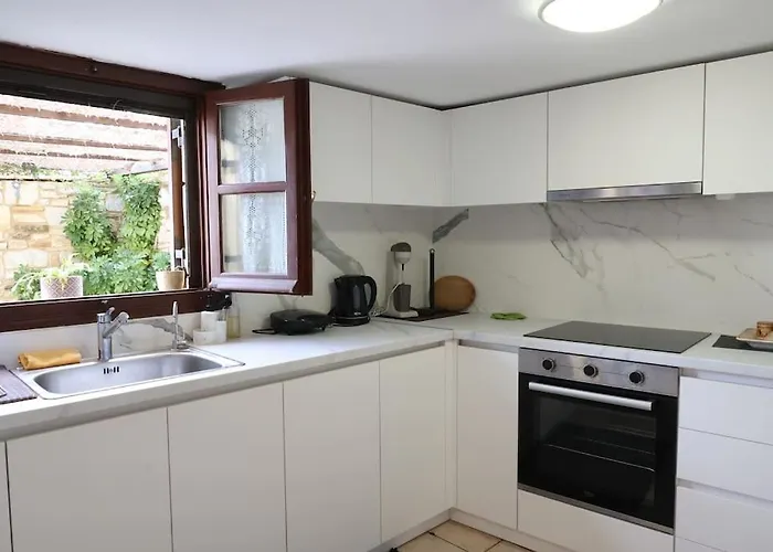 Efi Cozy Loft With Courtyard In ארמופוליס