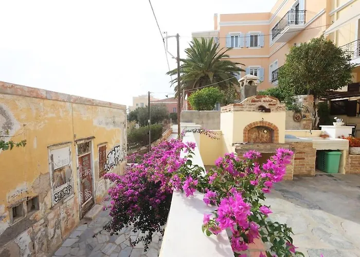 Efi Cozy Loft With Courtyard In ארמופוליס