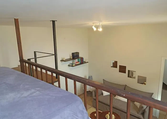 Efi Cozy Loft With Courtyard In דירה *