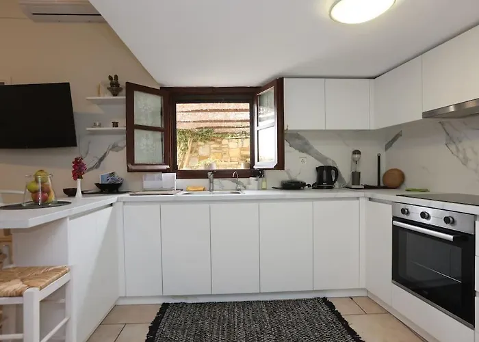 Efi Cozy Loft With Courtyard In * ארמופוליס