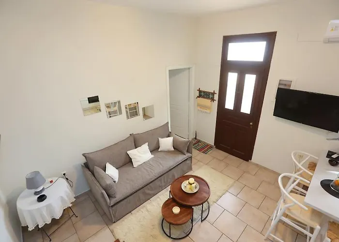 Efi Cozy Loft With Courtyard In דירה