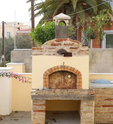 דירה Efi Cozy Loft With Courtyard In *