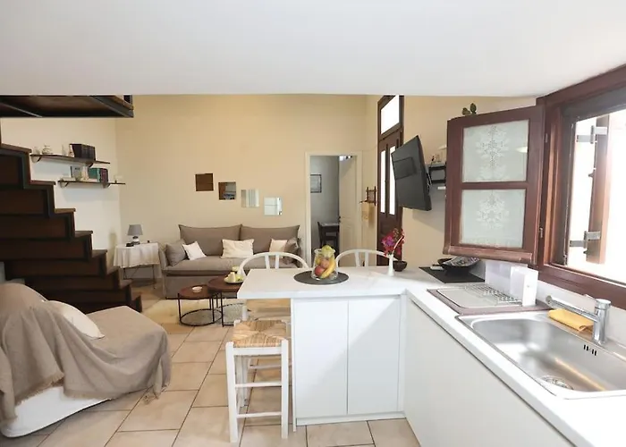 Efi Cozy Loft With Courtyard In