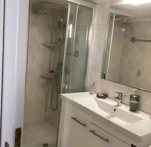 Efi Cozy Loft With Courtyard In דירה ארמופוליס